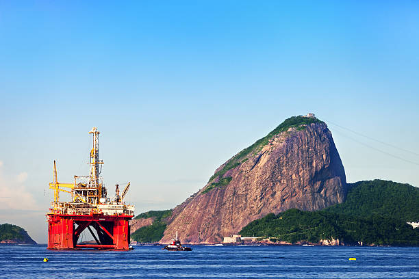 plataforma de petróleo - clear sky rio de janeiro brazil guanabara bay - fotografias e filmes do acervo