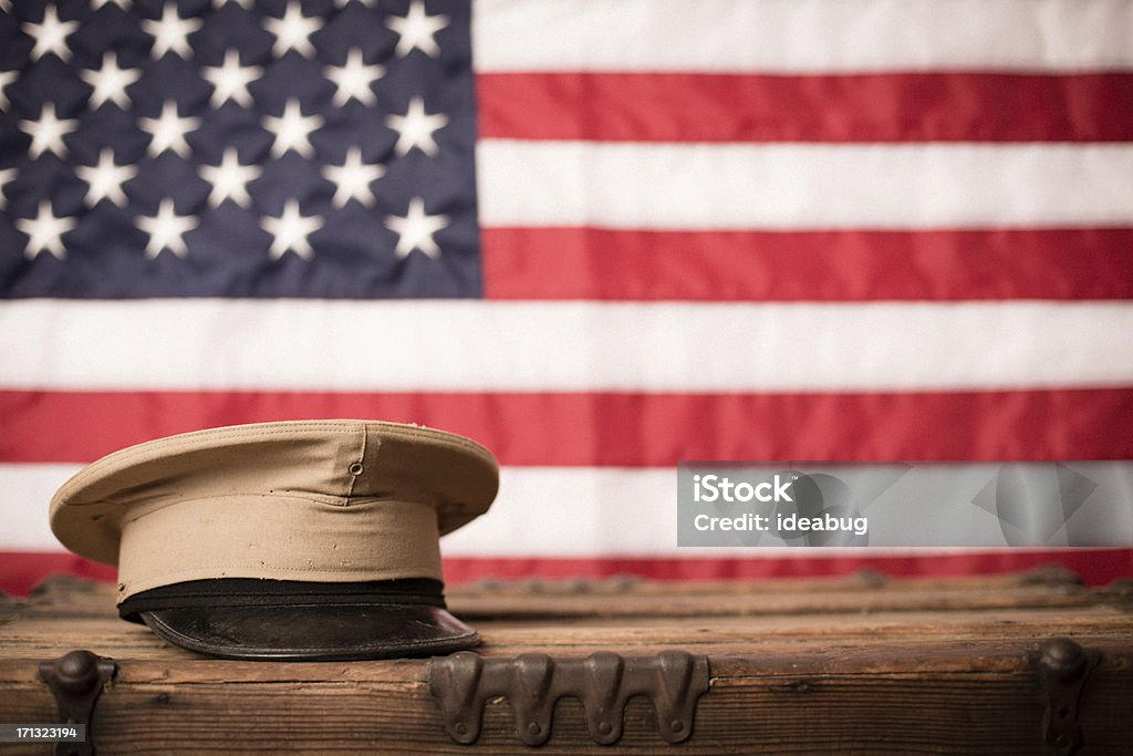 Cappello militare Vintage di bandiera americana davanti - Foto stock royalty-free di A forma di stella