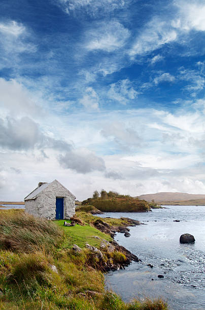 ирландский пейзаж в коннемара - overcast republic of ireland cloudscape cloud стоковые фото и изображения