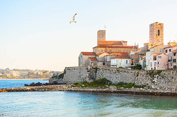 antibes, riviera francese - antibes foto e immagini stock