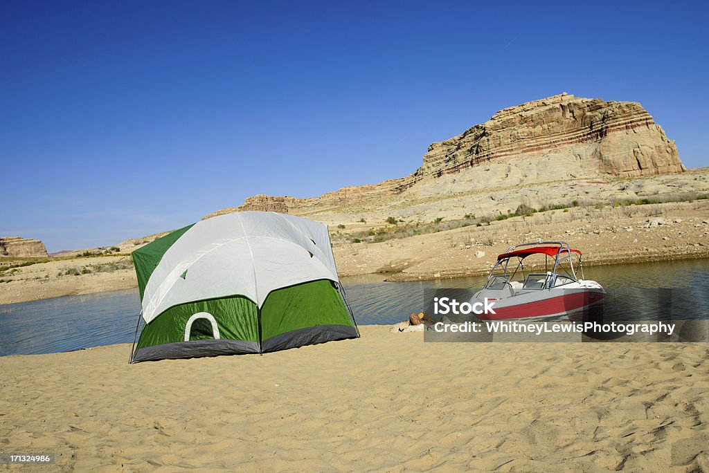 Campamento y paseos en bote - Foto de stock de Actividad al aire libre libre de derechos