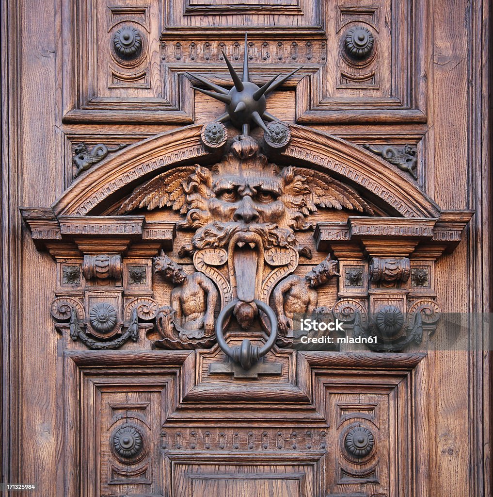 Detalle de puerta - Foto de stock de Aldaba libre de derechos