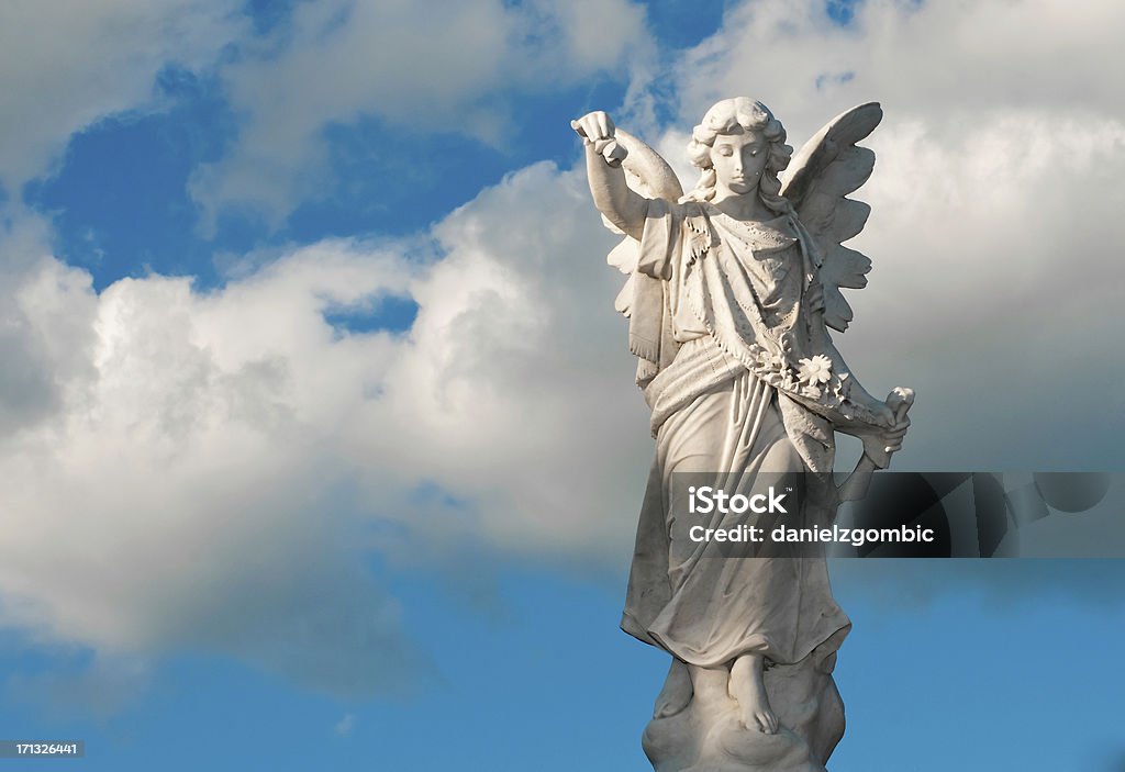 Statua di angelo - Foto stock royalty-free di Arcangelo