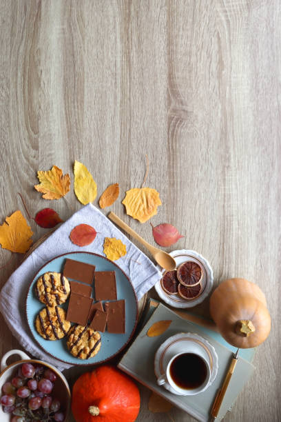 sweet food, hot drink and autumnal details - squash pumpkin orange japanese fall foliage imagens e fotografias de stock