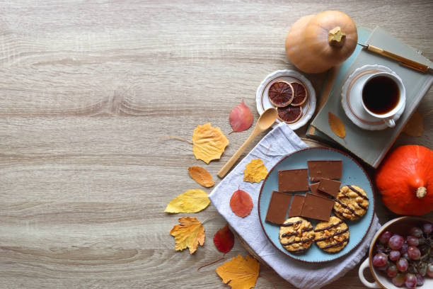 sweet food, hot drink and autumnal details - squash pumpkin orange japanese fall foliage imagens e fotografias de stock