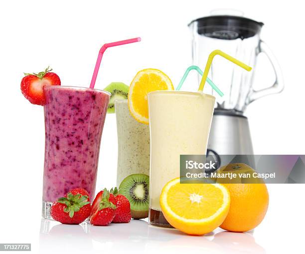 Frutas Smoothies Com Misturador - Fotografias de stock e mais imagens de Alimentação Saudável - Alimentação Saudável, Batedeira Elétrica, Batido - Bebida Batida