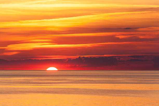zachód słońca jezioro erie - orange ohio zdjęcia i obrazy z banku zdjęć
