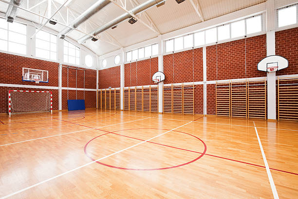 school sporthalle - school gymnasium gym basketball court school stock-fotos und bilder