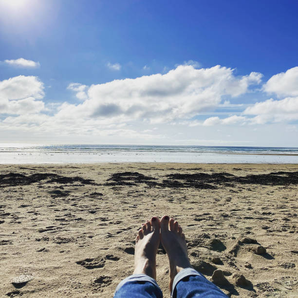 istock Toes in the sand 1713288312