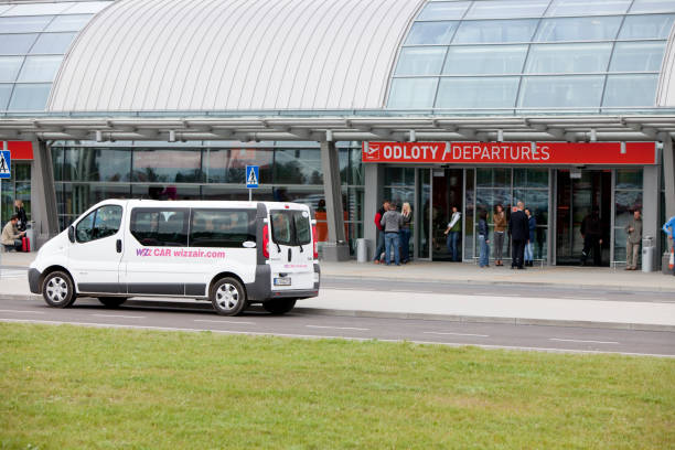 aeroporto de varsóvia modlin - modlin airport - fotografias e filmes do acervo