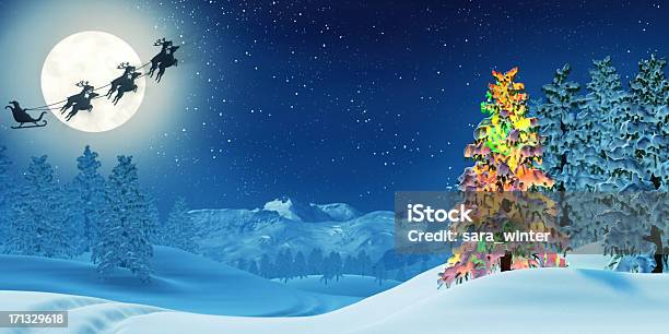 Рождество Дерево И Зимний Пейзаж С Луной Санта На Ночь — стоковые фотографии и другие картинки Санта Клаус