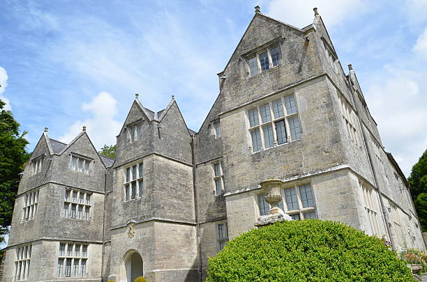 istock Imposing Country House 171330155