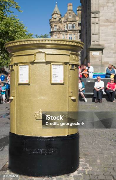 Foto de Gold Postbox e mais fotos de stock de Royal Mail - Royal Mail, 2012, Atleta