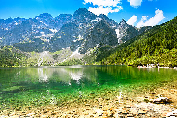 'morskie oko'lago nei monti tatra - carpathian mountain range foto e immagini stock