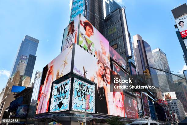 Broadway - zdjęcia stockowe i więcej obrazów Cyfrowa tablica - Cyfrowa tablica, Billboard, Times Square - Manhattan