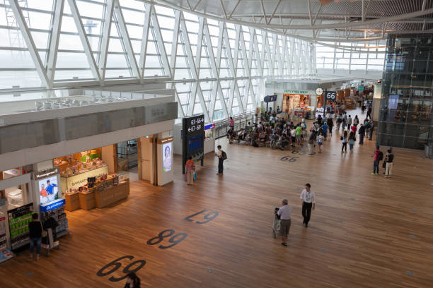 nuevo aeropuerto de chitose en japón - new chitose fotografías e imágenes de stock