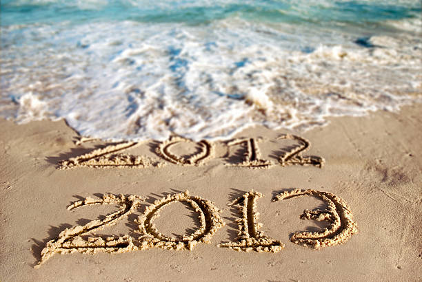 nowy rok przy plaży 2013 r. - 2013 beach sand new years day zdjęcia i obrazy z banku zdjęć