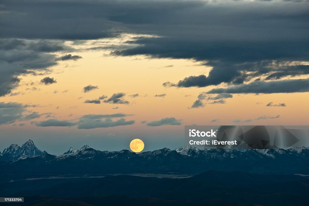 Lever de la lune sur les montagnes - Photo de Beauté de la nature libre de droits