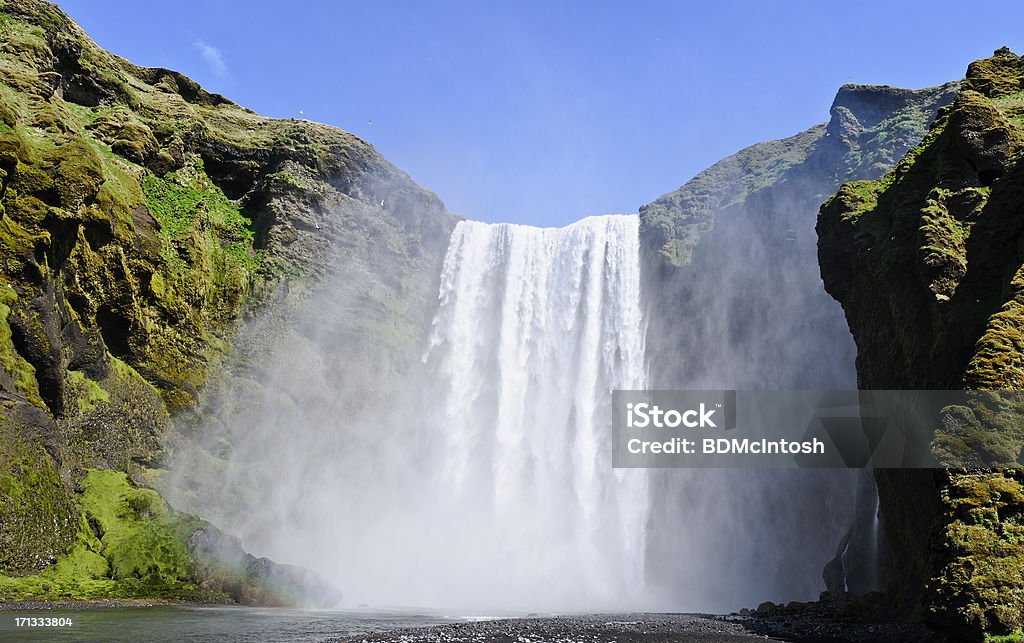 Исландия: Водопад Скогафосс Skogar (в - Стоковые фото Без людей роялти-фри