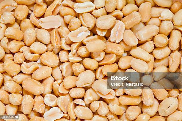 Foto de Amendoins Torrados e mais fotos de stock de Alimentação Saudável - Alimentação Saudável, Amendoim - Noz, Amontoamento