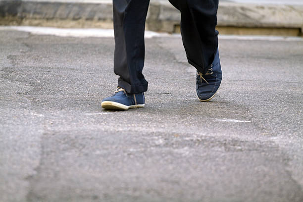 istock Crossing street 171334503