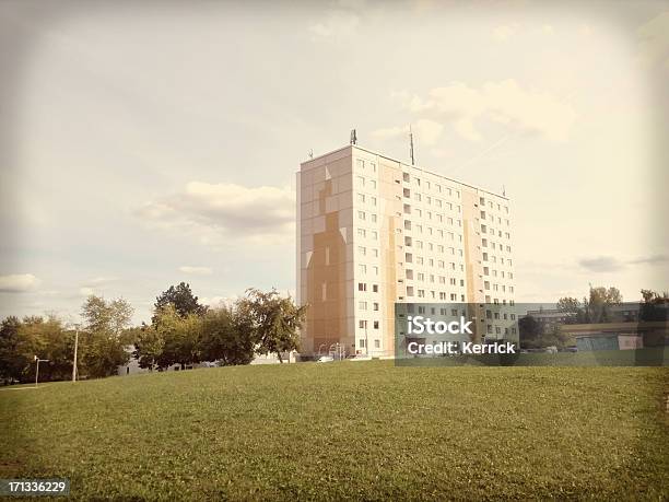 6170 Hochhausapartmentgebäudegera Deutschland Stockfoto und mehr Bilder von DDR - DDR, Plattenbau, Außenaufnahme von Gebäuden