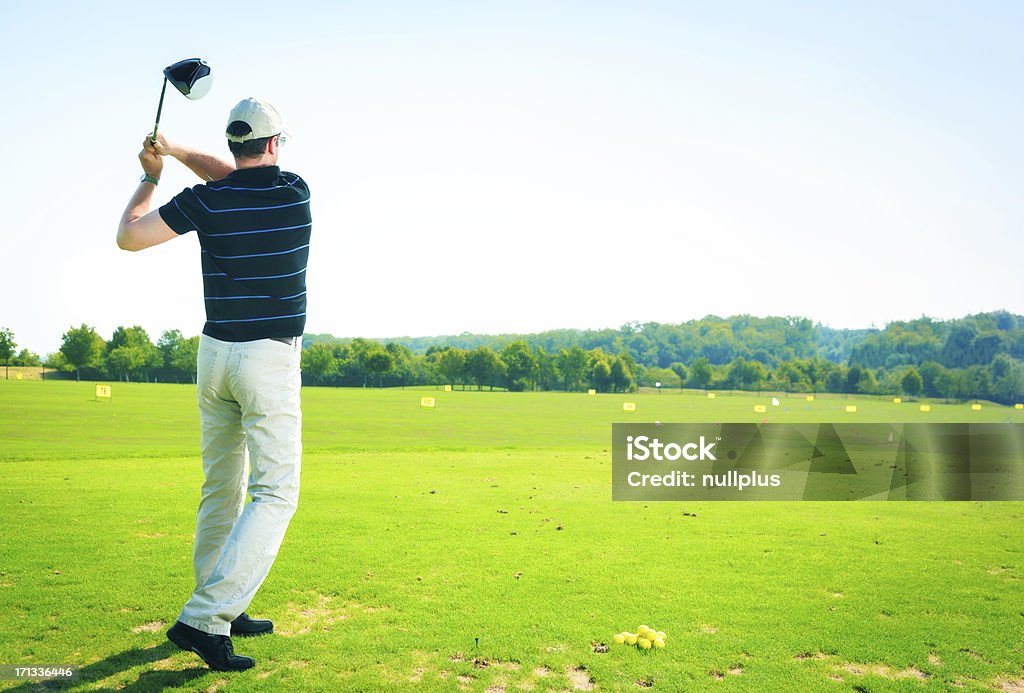 golf player practicar - Foto de stock de 40-49 años libre de derechos