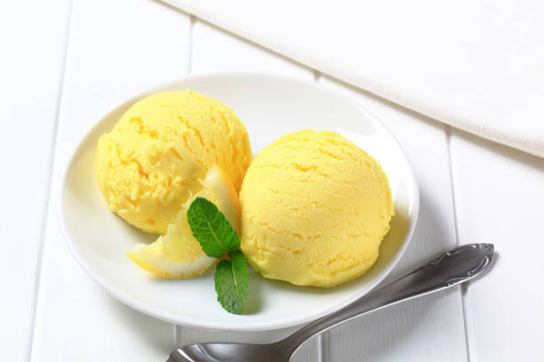 istock Scoops of ice cream 171337274