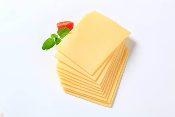 rodajas de queso - yellow cheese thin portion fotografías e imágenes de stock