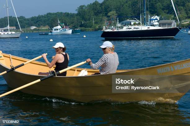 Pirata Giorni San Pietro Corse In Mahone Bay In Nuova Scozia - Fotografie stock e altre immagini di Adulto