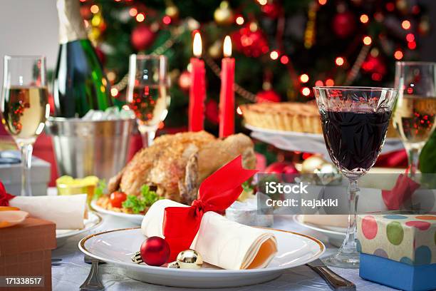 Lugar De Navidad Ambiente Foto de stock y más banco de imágenes de Alimento - Alimento, Arreglo, Bebida alcohólica