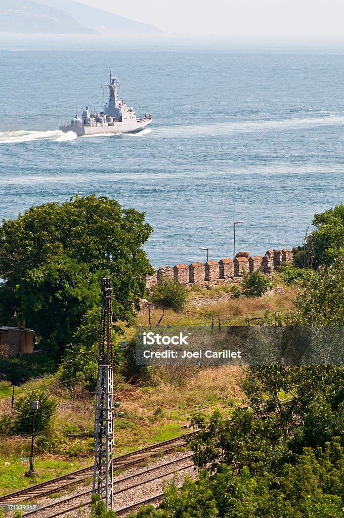 Ejército turco-navy barco en estrecho de Bósforo - Foto de stock de Agua libre de derechos