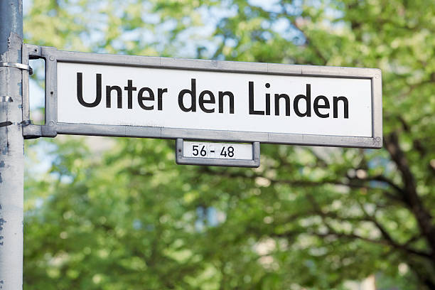 unter den linden - street name sign photos et images de collection