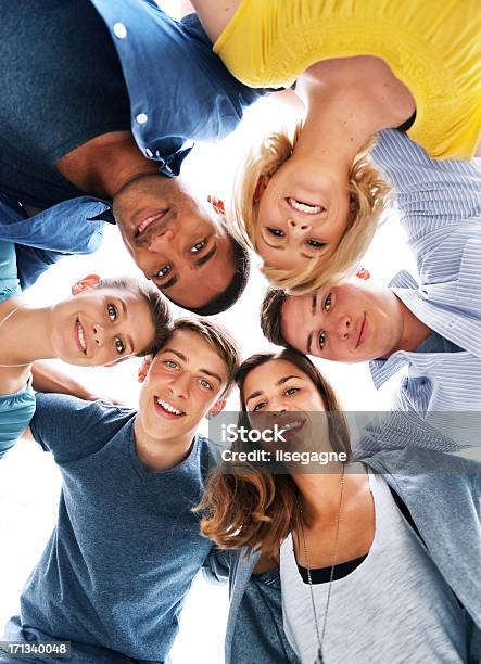 Photo libre de droit de Cercle Damis banque d'images et plus d'images libres de droit de Groupe de personnes - Groupe de personnes, Culture des jeunes, Jeune adulte