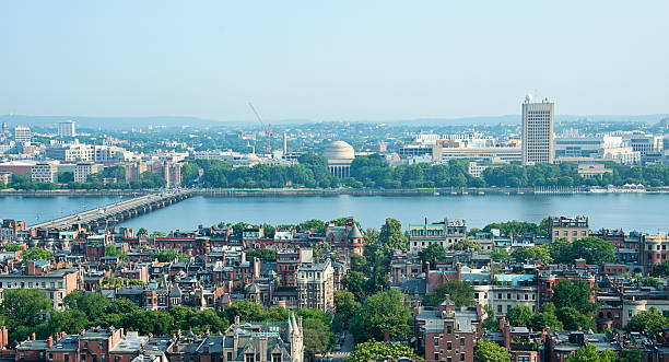 boston - boston skyline new england urban scene fotografías e imágenes de stock