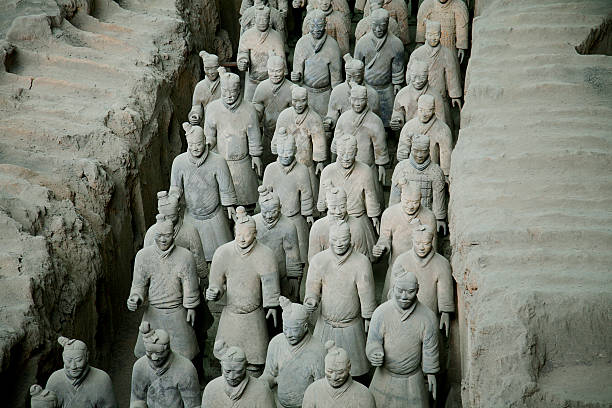 individualidad en un grupo - terracotta power famous place chinese culture fotografías e imágenes de stock