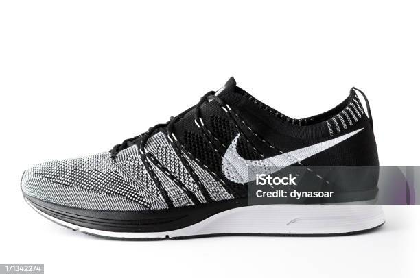 Foto de Nike Flyknit Trainer e mais fotos de stock de Nike - Marca de Designer - Nike - Marca de Designer, Etiqueta - Mensagem, Tênis - Calçados Esportivos