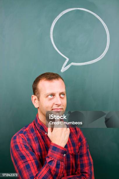 Photo libre de droit de Jeune Homme Avec Bulle De Dialogue banque d'images et plus d'images libres de droit de Adulte - Adulte, Brainstorming, Bulle de dialogue