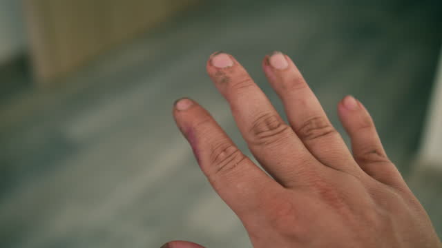 men's hands with dirty fingernails
