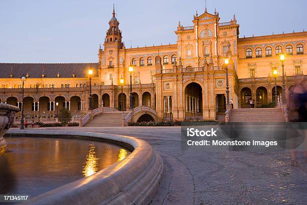 Plaza De España Em Sevilha Espanha - Fotografias de stock e mais imagens de Andaluzia - Andaluzia, Anoitecer, Ao Ar Livre