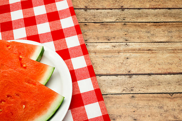 夏のピクニック - picnic watermelon tablecloth picnic table ストックフォトと画像