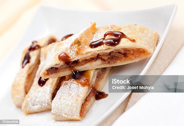 Pastelito De Manzana Foto de stock y más banco de imágenes de Alimento - Alimento, Calor, Caramelo