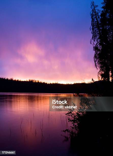 Foto de Pôrdosol e mais fotos de stock de Azul - Azul, Beleza natural - Natureza, Cena de tranquilidade