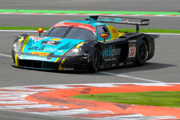 maserati mc12 corsa レース車のレーストラック - professional sport mc12 gt racing medion ストックフォトと画像