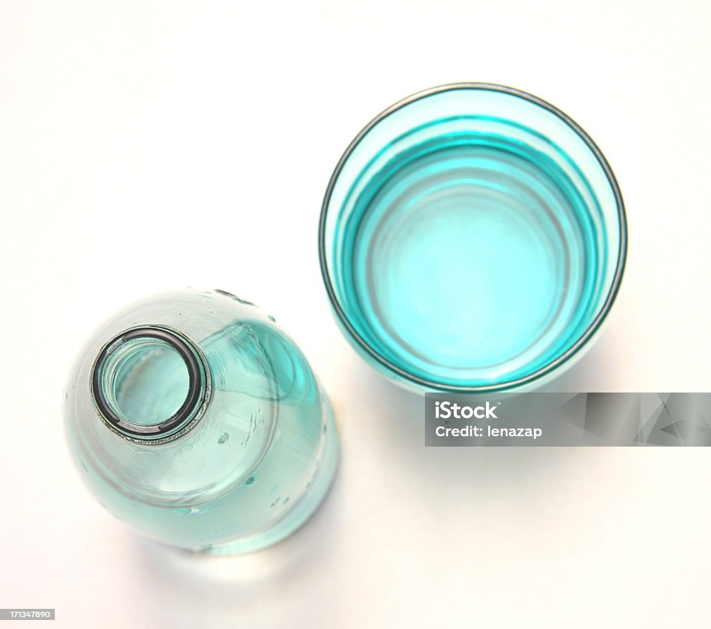 Flasche und Glas Wasser - Lizenzfrei Flasche Stock-Foto