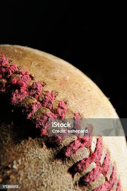 Dirty Baseball Primo Piano - Fotografie stock e altre immagini di Baseball - Baseball, Close-up, Composizione verticale