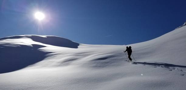 istock Off the beaten track 1713510612