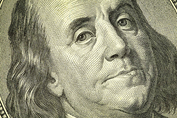 бенджамин франклин портрет на сто доллар билл/финансы - бенджамин франклин стоковые фото и изображения
