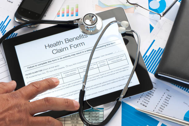 istock Online health benefits claim form 171351875