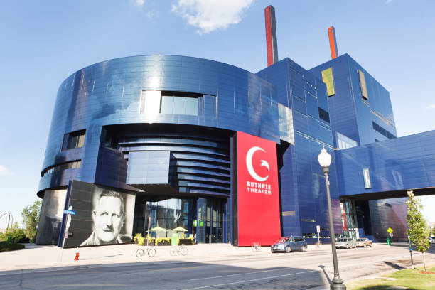 il teatro guthrie theater a minneapolis, minnesota - skyscraper city life urban scene building exterior foto e immagini stock